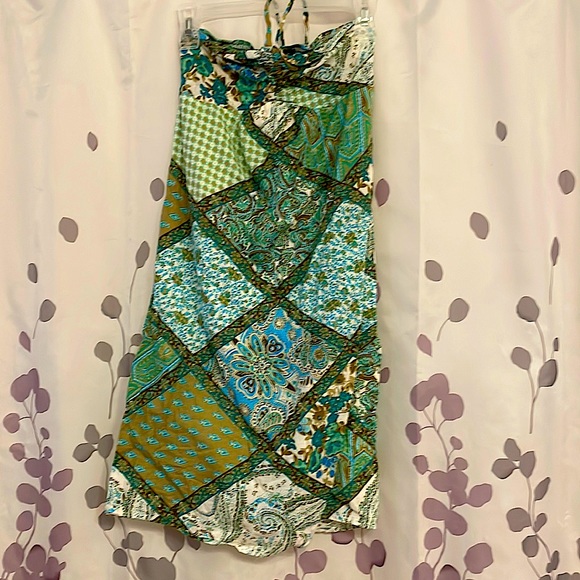 Patterned tied-halter dress. - Picture 1 of 2